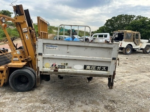 トラック　荷台　ボディ