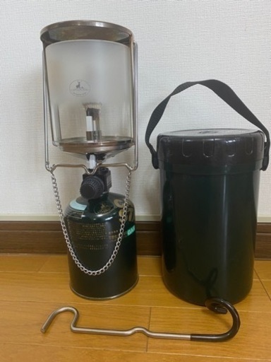 キャンプ用品　ガスランタン