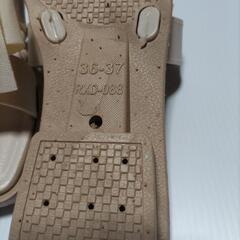 新品未使用　開封のみ　可愛いリボン付きサンダル　23cmから23.5cmサイズ 　 ベージュ系 オープントゥの画像