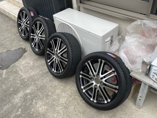 車のパーツ タイヤ、ホイール