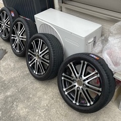 車のパーツ タイヤ、ホイール