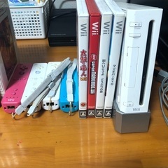 卓上テレビ、DVDプレイヤー、Wiiセット、DVD(洋画＆邦画)の画像