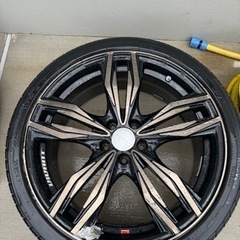車のパーツ タイヤ、ホイール