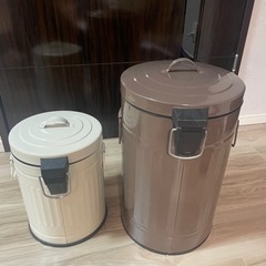 受け渡し予定　
ペダル踏ゴミ箱セットの画像