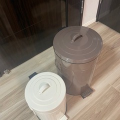 受け渡し予定　
ペダル踏ゴミ箱セット