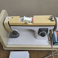ジャノメミシンM-1100ジャンクケース有り３６７
