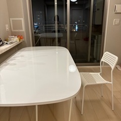 【取り置き中】IKEA ダイニングテーブル　白