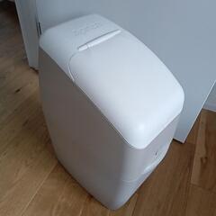 Aprica　オムツゴミ箱