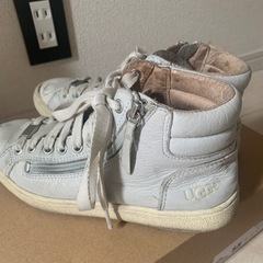 UGGハイカットスニーカー　22.5cm