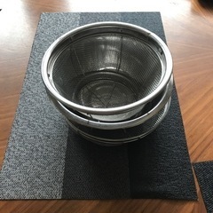 金網ザルと金属ボール