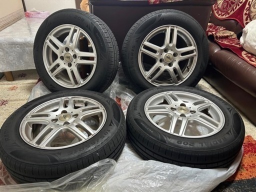 車のパーツ タイヤ、ホイール