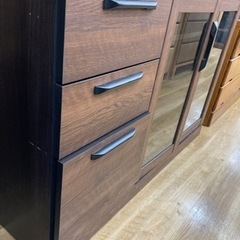 【トレファク高槻店】安心の6ヶ月間保証！取りに来られる方限定！三幸ジャパンのガラス扉付きキャビネットのご紹介です！の画像