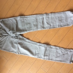 ユニクロ グレー スリムジーンズ