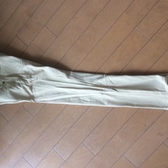 ユニクロ ベージュ スリムボトムス