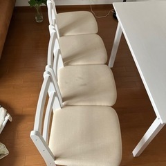 ダイニングテーブルの画像