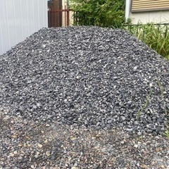 激レア　黒瓦チップ　10-30㎜　詰め放題　砂利　砕石　ガーデニングの画像