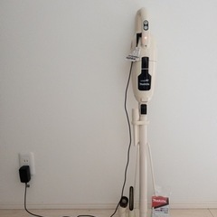 【お譲り先決まりました】家電 生活家電 掃除機 マキタ ターボ6...
