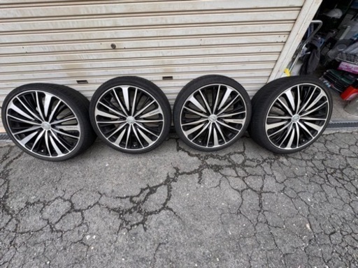 車のパーツ タイヤ、ホイール