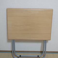 【値下げしました】折り畳みテーブル・持ち運び便利【6月16日までのお渡しになります】の画像