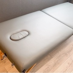 施術台　折りたたみベッド　ベッドカバー付き　の画像