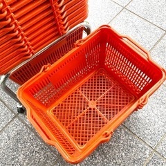 買い物カゴ 49個＋キャスター付き置台 オレンジ 中古品の画像