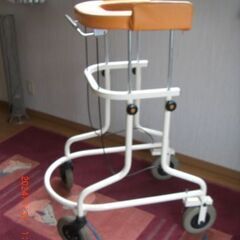 中古歩行器です