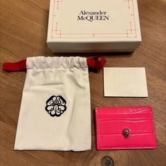 ALEXANDER MCQUEEN レザー カードケース　名刺入れ　ピンク　新社会人　レディース　お洒落　可愛い　人気ブランドの画像