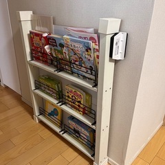 表紙が見える絵本棚　カウンター下　ディアウォール