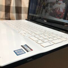 💗今だけ特価☆爆速高速i7第6世代★Ａ級美品！新品SSD256GB交換済・メモリ8GB・Win11・Win10選択可能！・Webカメラ内蔵Office2021・💗人気のエクストラホワイト/15.6ｲﾝﾁ/無線LAN/DVD・CD再生ソフト付　No.2406001の画像
