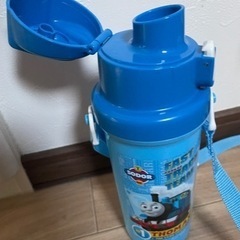 ほぼ新品！トーマス直飲み水筒