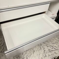 W 18017  NITORI ソフトクローズ 2枚ガラス扉キッチンボード食器棚   ◆大阪市内・東大阪市他 6,000円以上ご購入で無料配達いたします！◆ ※京都・高槻・枚方方面◆神戸・西宮・尼崎方面◆生駒方面、大阪南部方面　それぞれ条件付き無料配送あり！            の画像