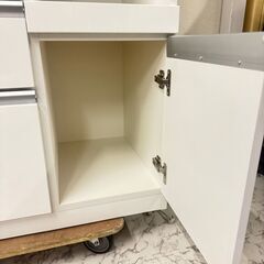 W 18017  NITORI ソフトクローズ 2枚ガラス扉キッチンボード食器棚   ◆大阪市内・東大阪市他 6,000円以上ご購入で無料配達いたします！◆ ※京都・高槻・枚方方面◆神戸・西宮・尼崎方面◆生駒方面、大阪南部方面　それぞれ条件付き無料配送あり！            の画像