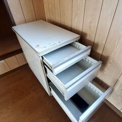オフィス袖引き出しの画像