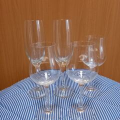 良品 Hoyaクリスタル ワイングラス3つ＋シャンパングラス2つ＋スタンドの画像