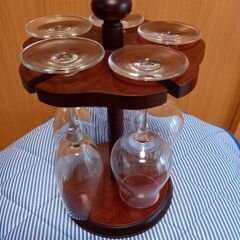 良品 Hoyaクリスタル ワイングラス3つ＋シャンパングラス2つ＋スタンドの画像