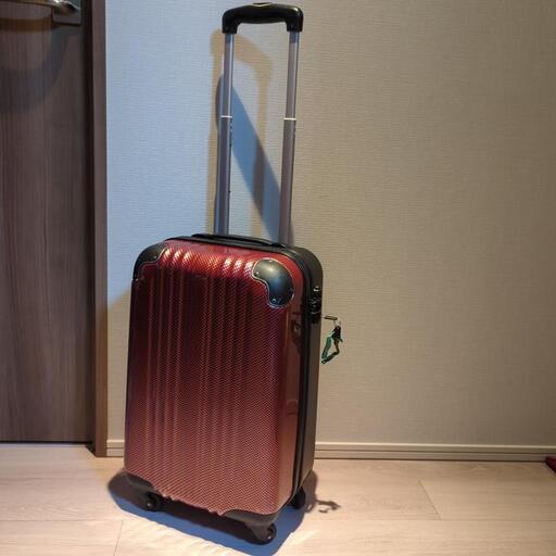 カギ付き機内持ち込可能スーツケース/レッド鍵2本付き