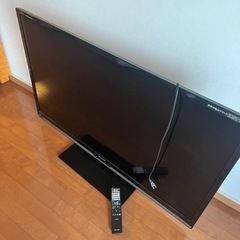 シャープの中古液晶テレビ、AQUOS LED QUATTRON 52型、フルハイビジョン、世界の亀山モデルです。
