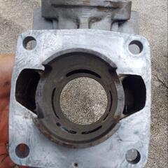 車のパーツの画像