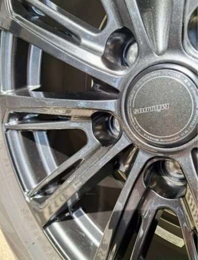 車のパーツ タイヤ、ホイール