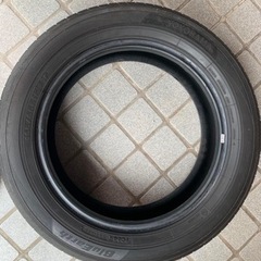 車のパーツ タイヤの画像