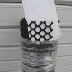 観音寺 プラスチック製のネット １ｍｘ１ｍ 8㎜穴 黒 フェンス 植木鉢の底 窓 バッグ製作 インテリア オリジナル籠の製作等の画像