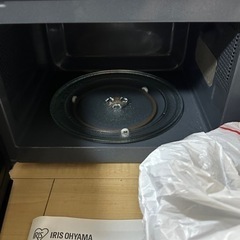 電子レンジとレンジ用圧力鍋の画像