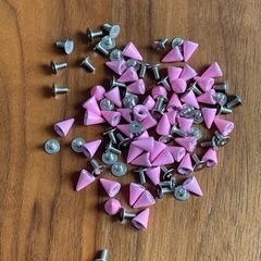 コーン  7x10mmスタッド 尖った メタル DIY ベルト バッグ 靴の画像