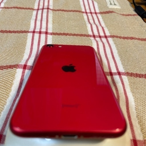 値下げ　鮮やかなRED　初めてのiPhoneに　iphone SE2 赤色