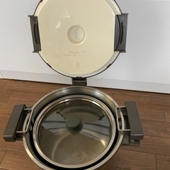保温鍋（シャトルシェフ KPY-4500）の画像