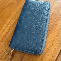 美品　ネイビー型押し長財布
