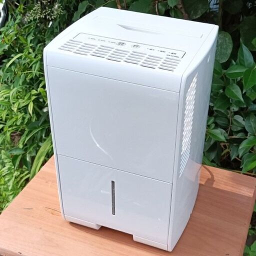 ★美品!!お届け可！★ アイリスオーヤマ 除湿機 コンプレッサー式 14畳 IJC-J56-W 2020年製