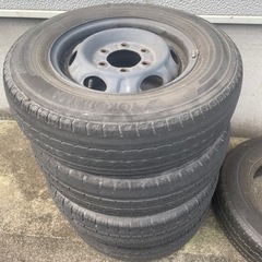 ハイエース　車のパーツ タイヤ、ホイール