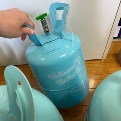 【さらに値下げしました】ヘリウムガスボンベ　400L x3つ、200L 1つの画像