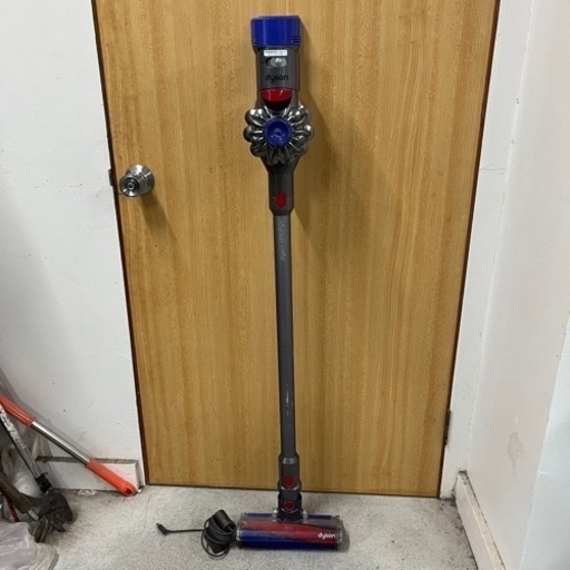 【‼️訳あり価格‼️】コードレススティック掃除機　Dyson  v8fluffy+ SV10FFCOM2